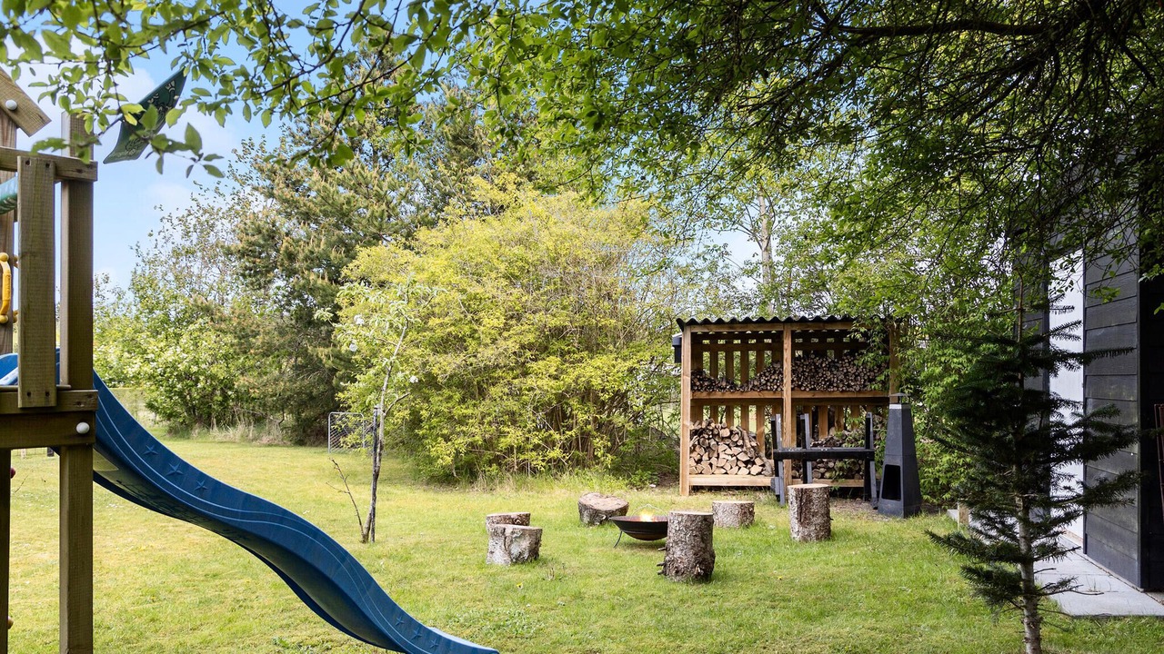 Photo of Others in Hou