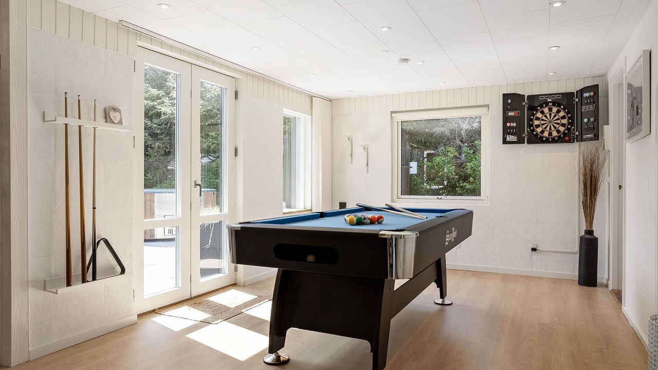 Photo of Others in Hou