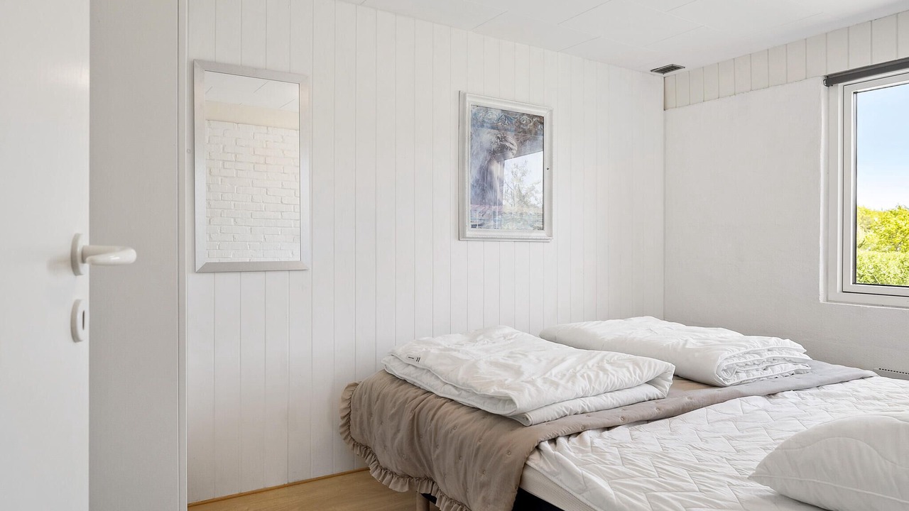 Photo of Others in Hou