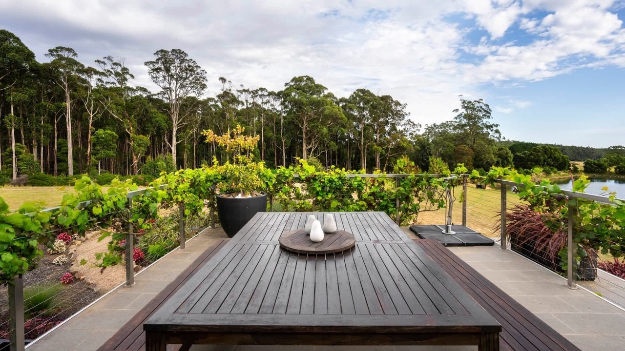 Photo of Outdoor in Leonards Hill