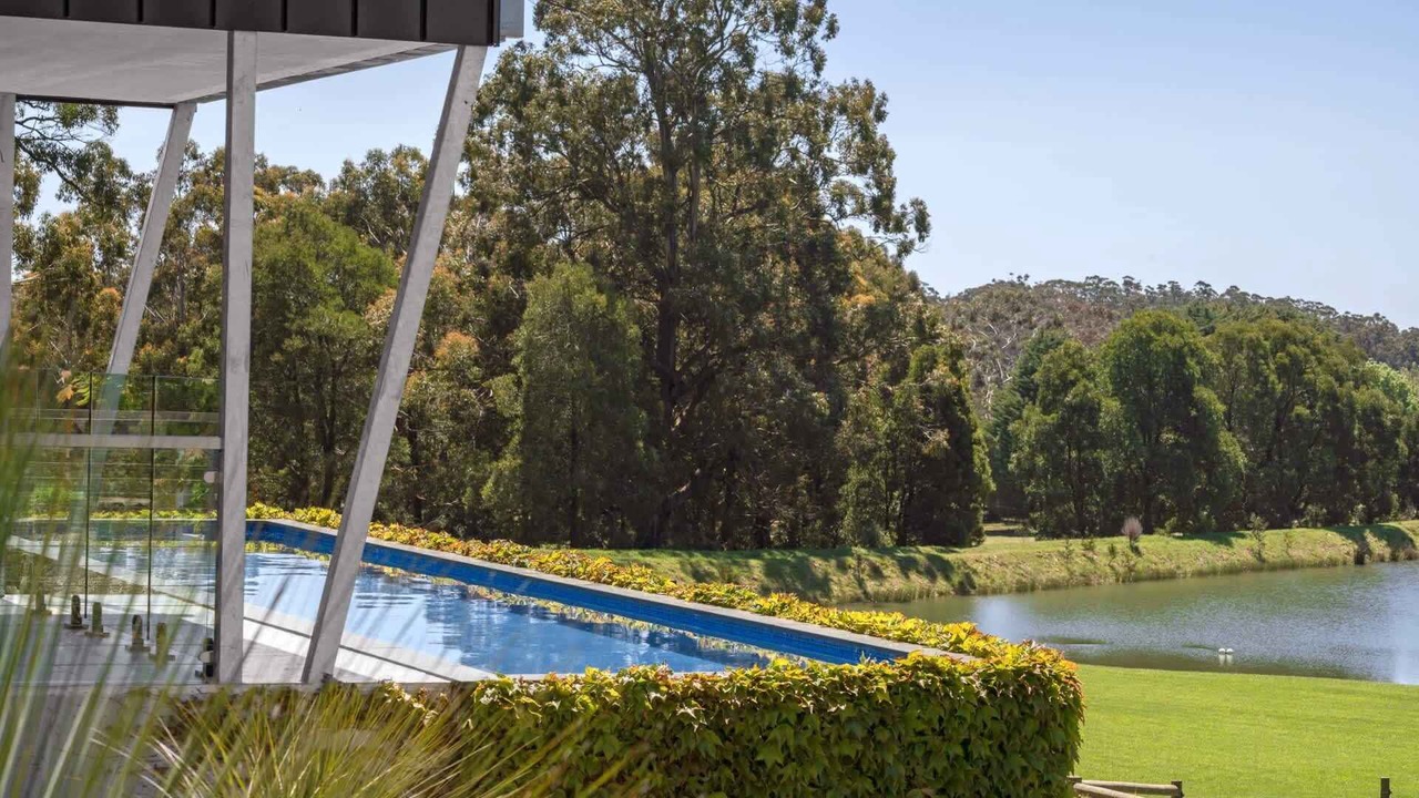 Photo of Outdoor in Leonards Hill