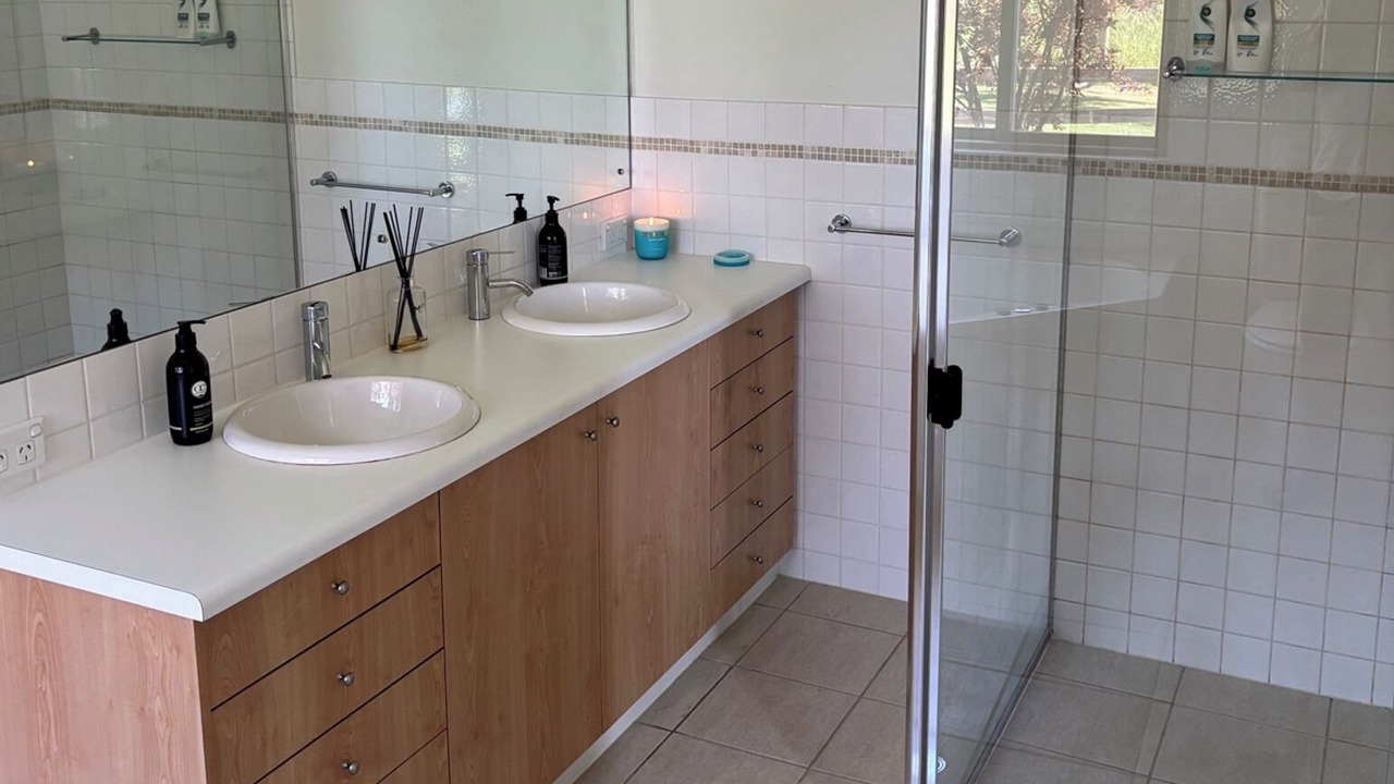 Photo of Bathroom in Seymour