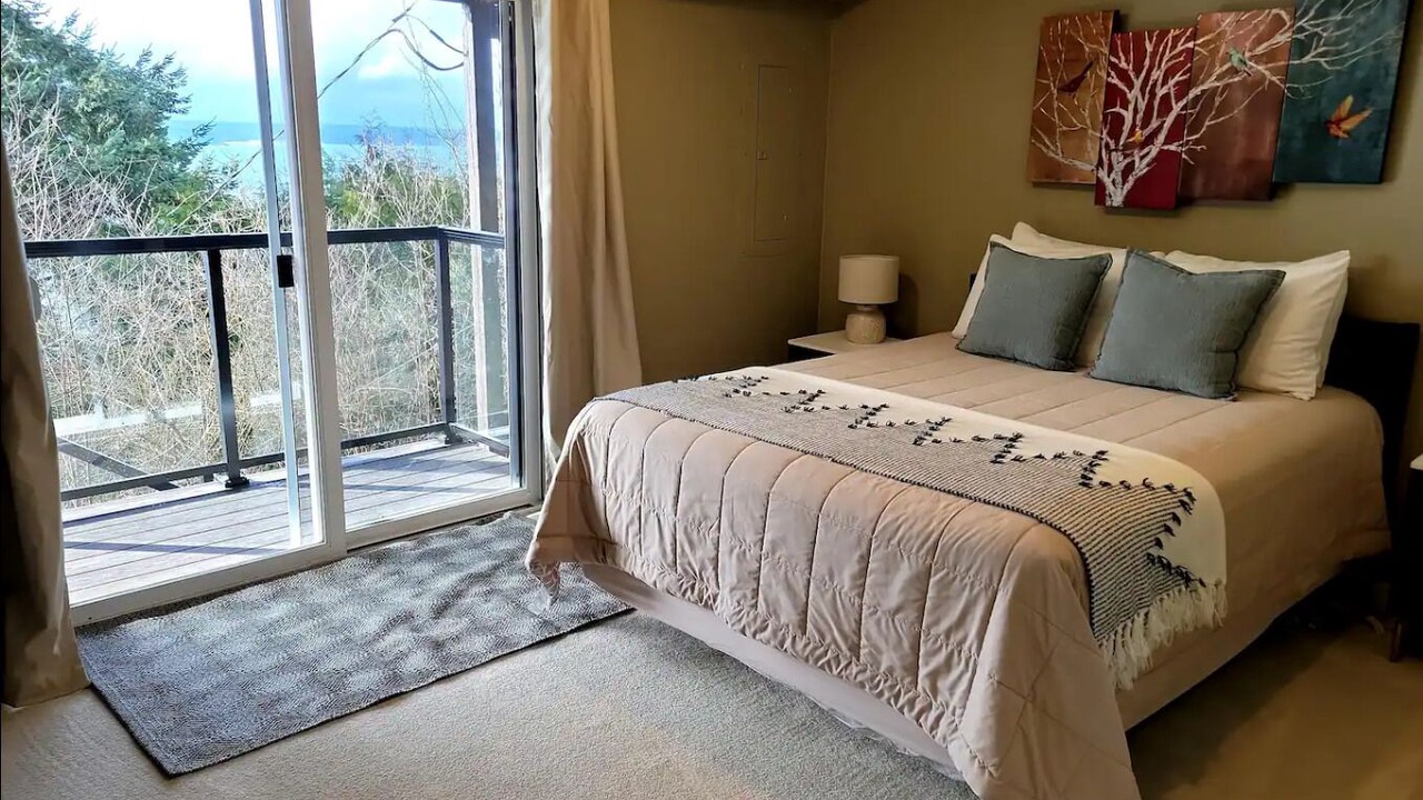 Photo of Bedroom in Alki