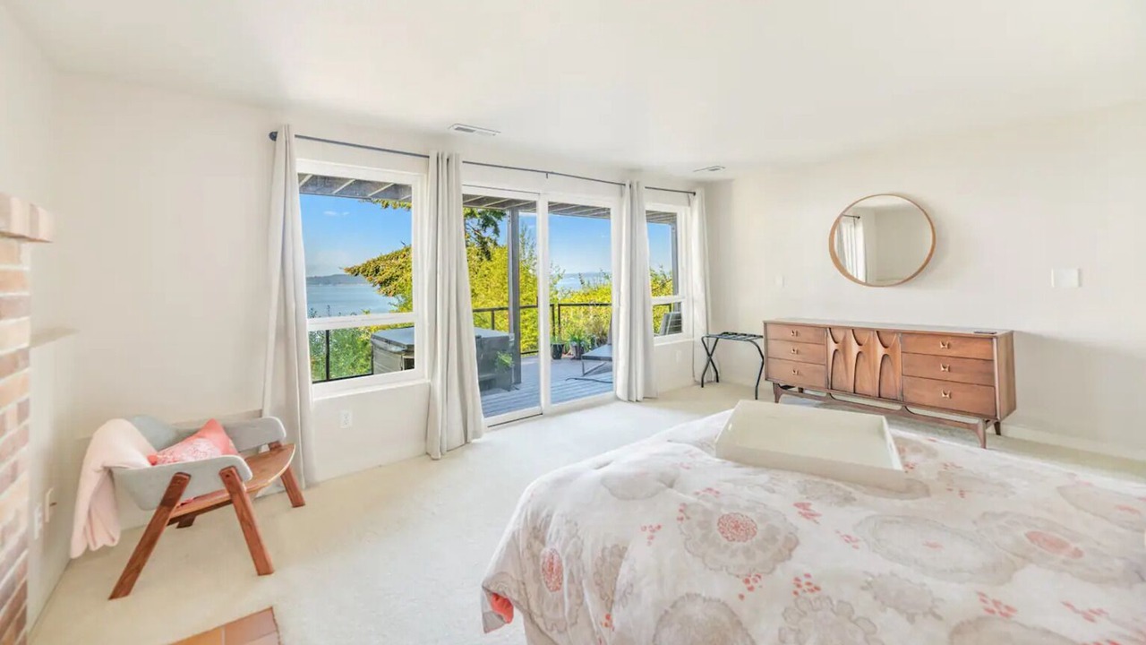 Photo of Bedroom in Alki