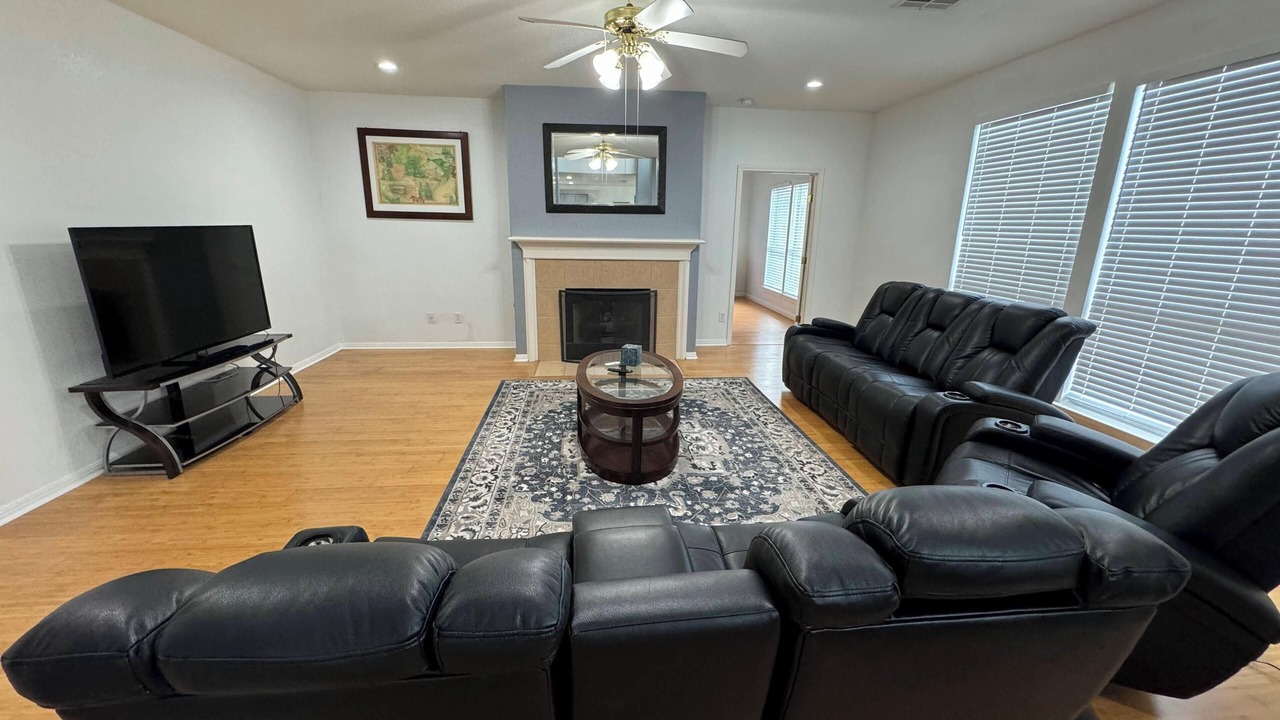 Photo of Livingroom in Woods Of Brushy Creek