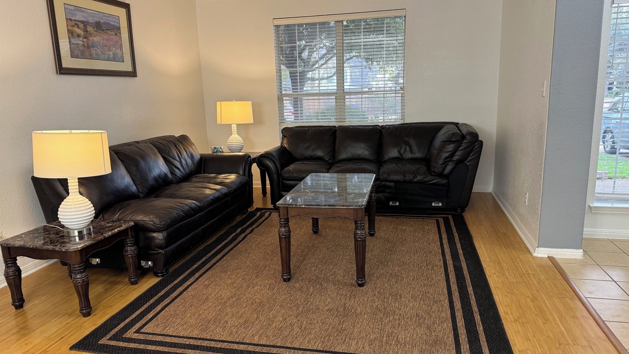 Photo of Livingroom in Woods Of Brushy Creek