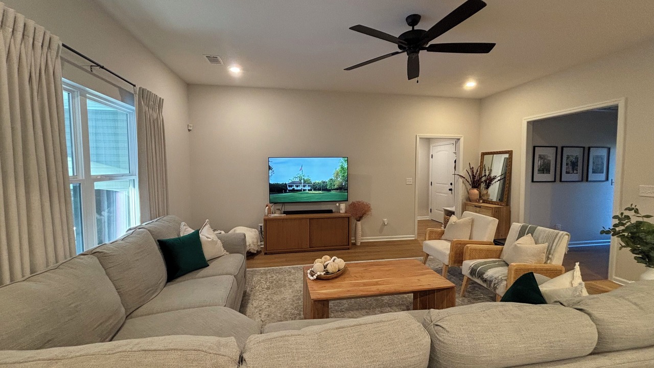 Photo of Livingroom in Langley