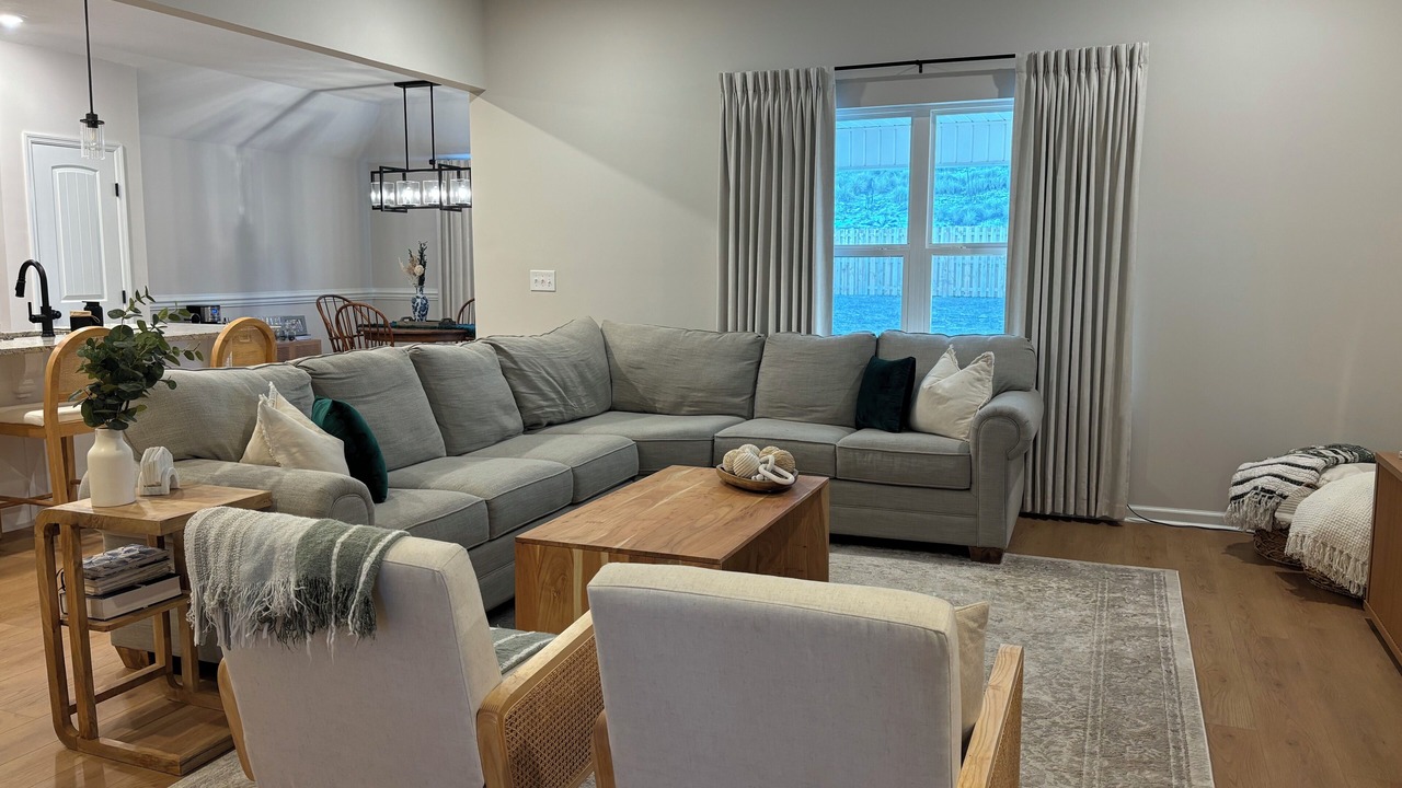Photo of Livingroom in Langley