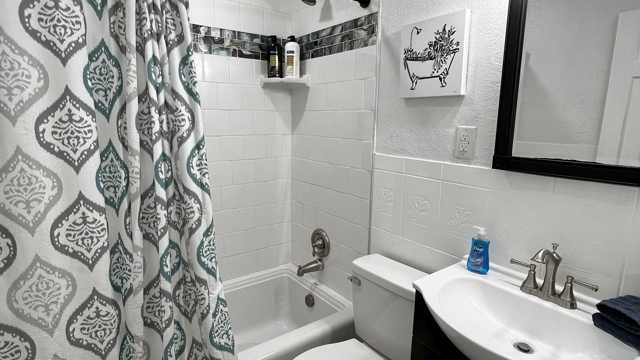 Photo of Bathroom in River Oaks
