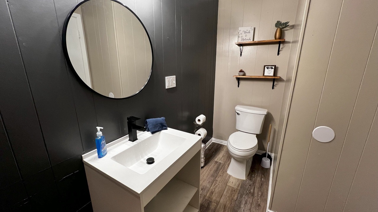 Photo of Bathroom in River Oaks