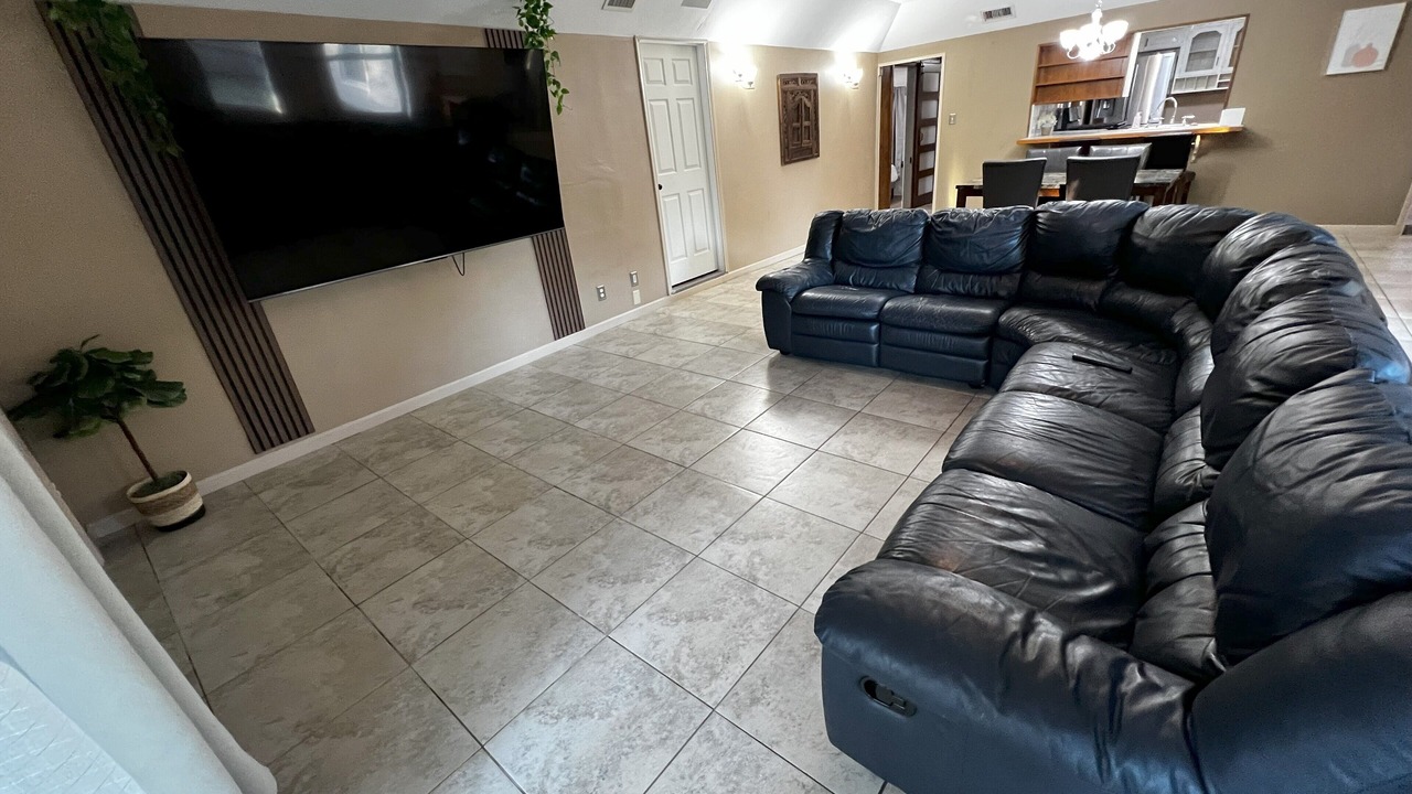 Photo of Livingroom in River Oaks