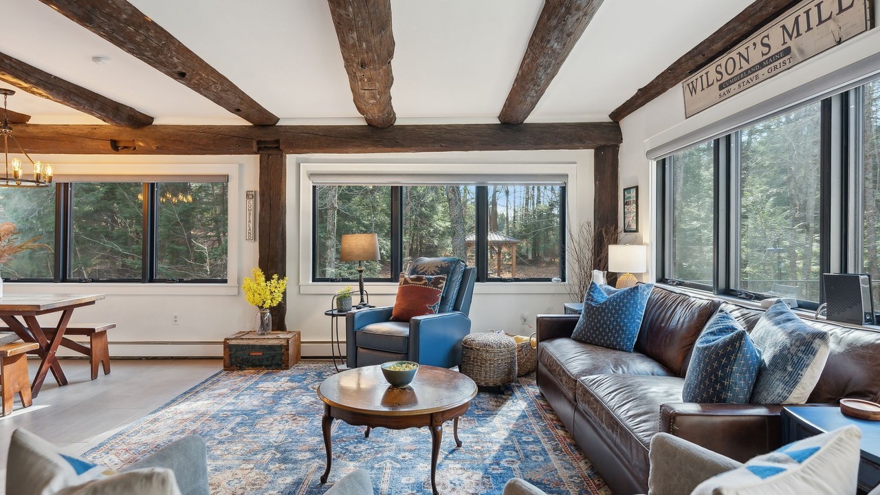 Photo of Livingroom in Cumberland Center