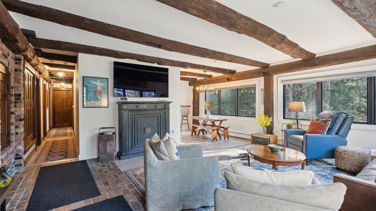 Photo of Livingroom in Cumberland Center