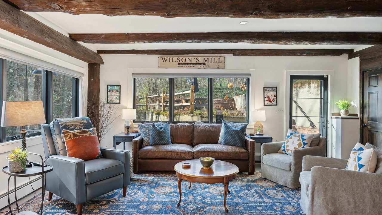 Photo of Livingroom in Cumberland Center