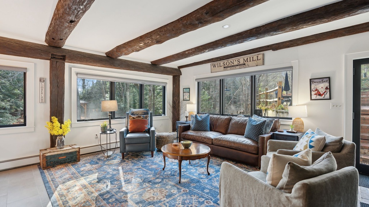 Photo of Livingroom in Cumberland Center