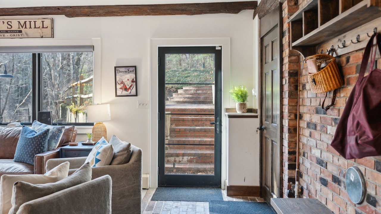 Photo of Livingroom in Cumberland Center