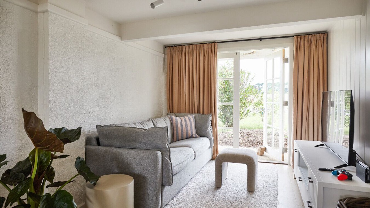 Photo of Livingroom in Indented Head