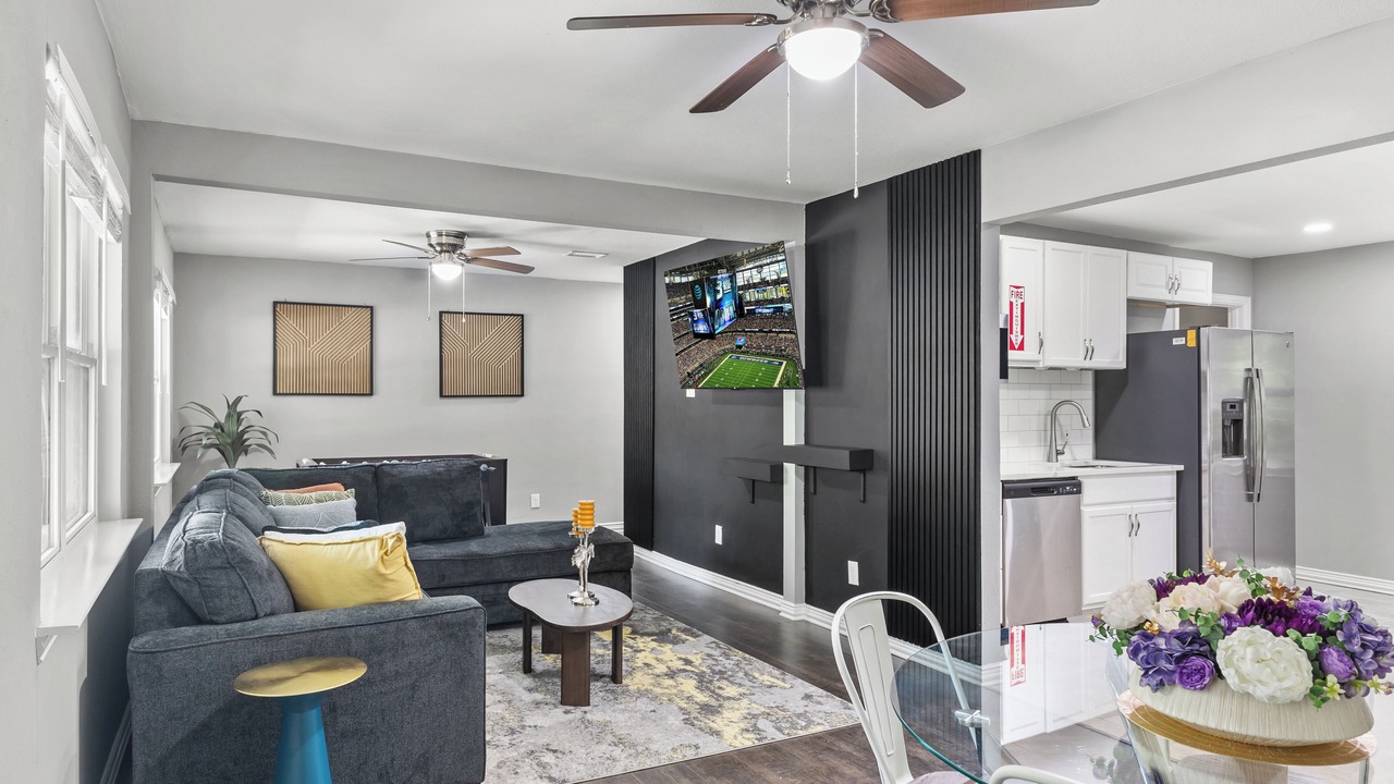 Photo of Livingroom in Euless