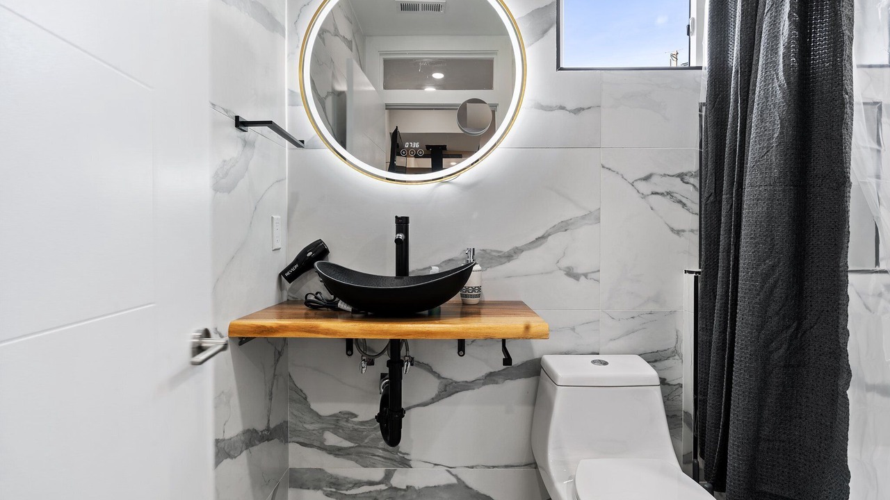 Photo of Bathroom in Point Breeze