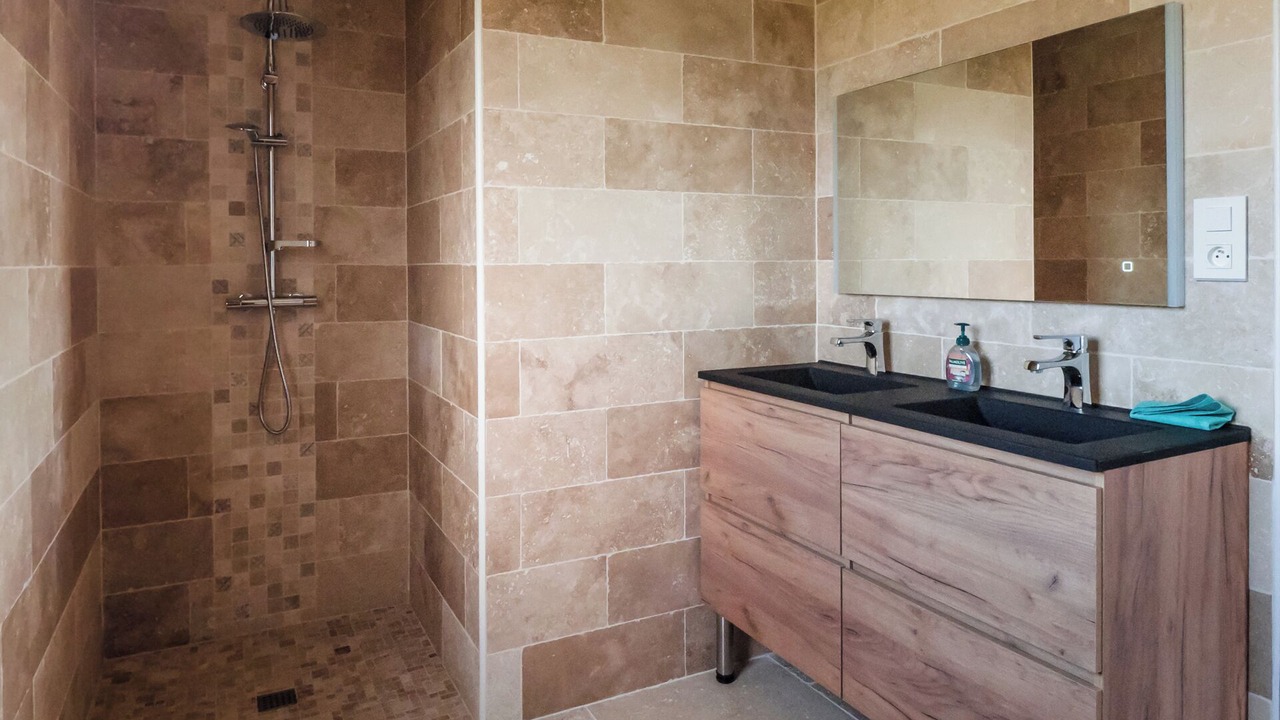 Photo of Bathroom in Port-Sainte-Foy-et-Ponchapt