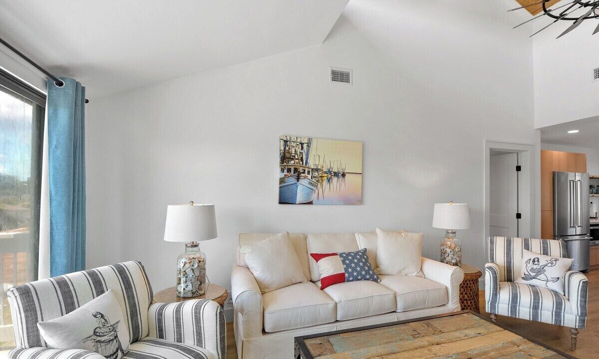 Photo of Livingroom in St. Simons Island