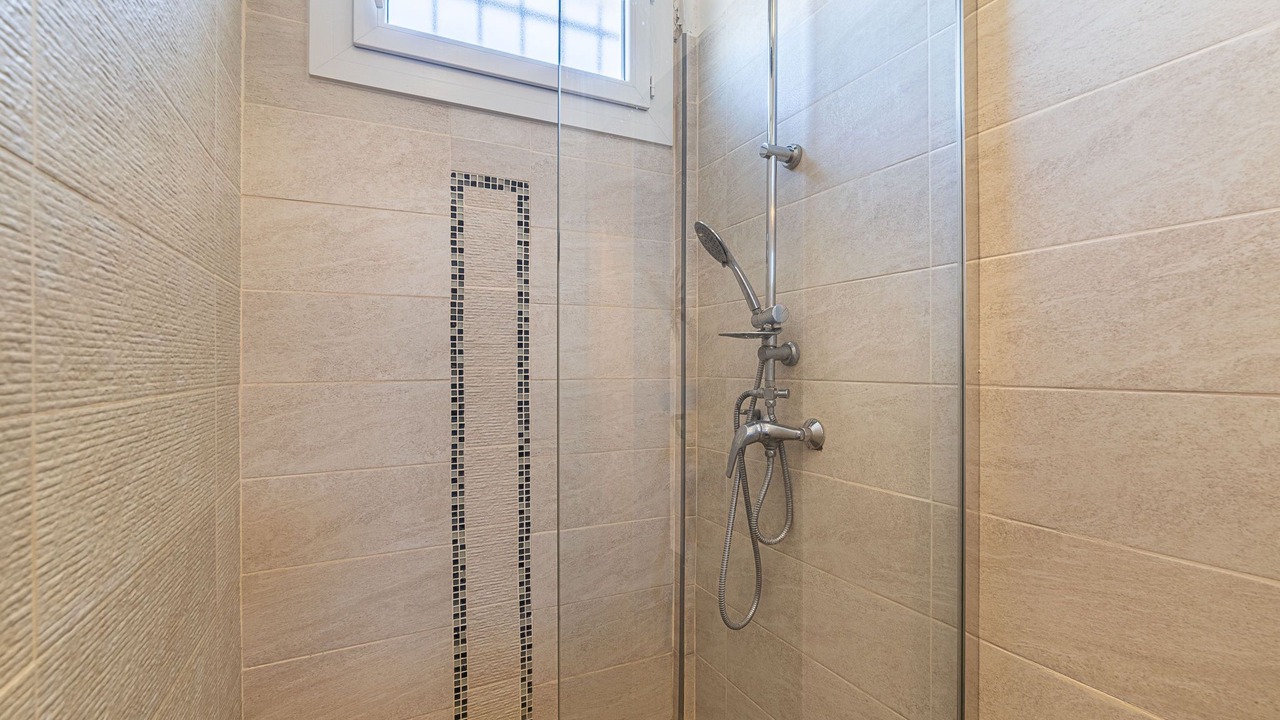 Photo of Bathroom in Hyeres City Centre