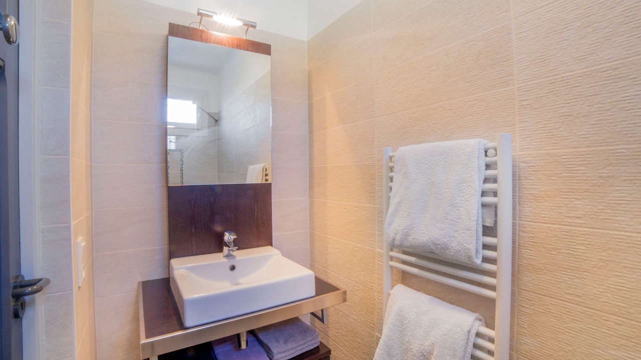 Photo of Bathroom in Hyeres City Centre