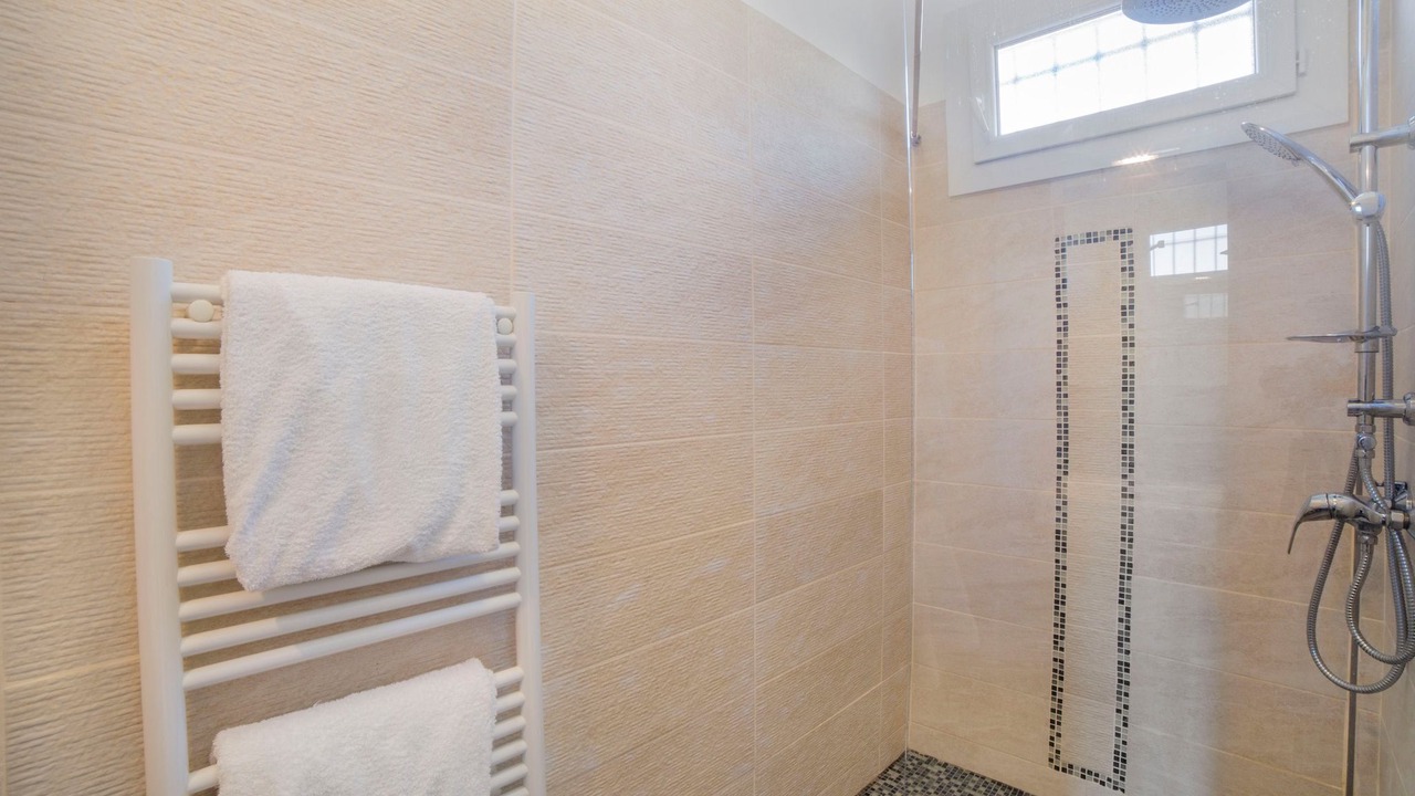 Photo of Bathroom in Hyeres City Centre