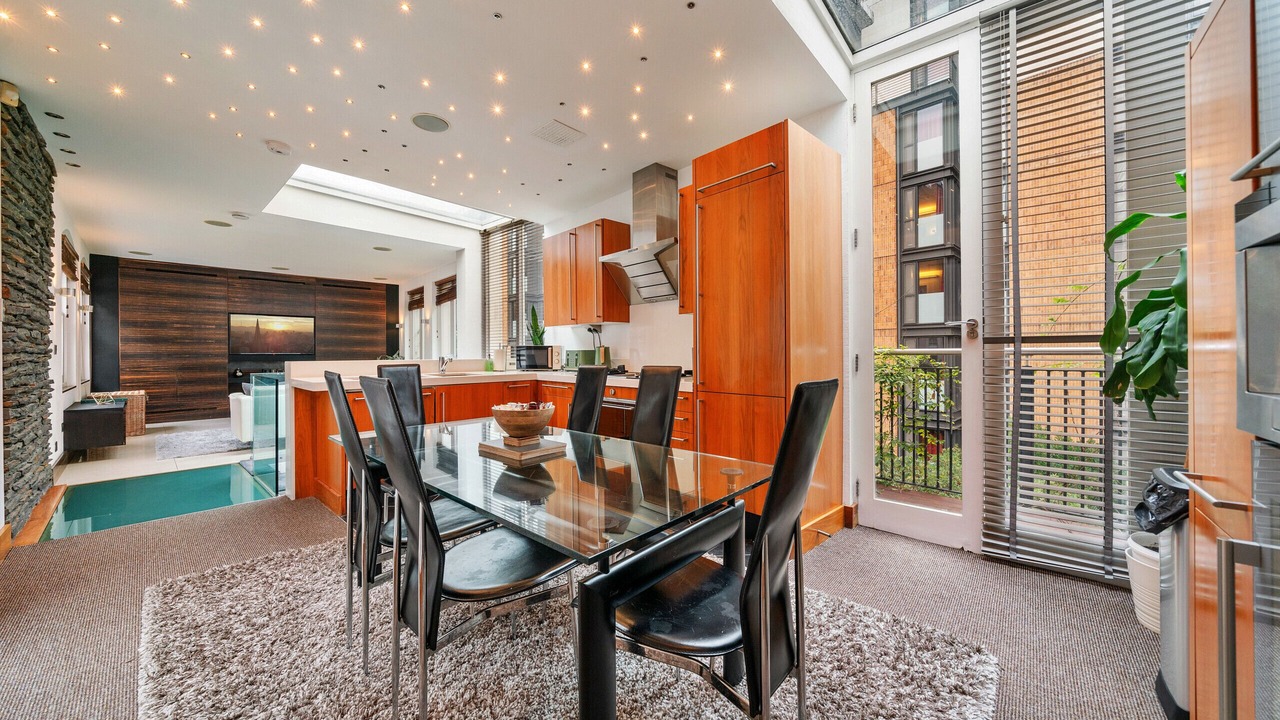 Photo of Others in Knightsbridge