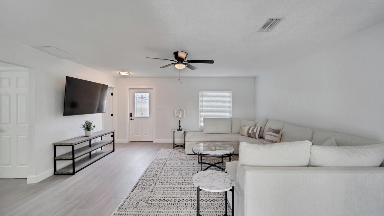 Photo of Livingroom in Bay Crest Park