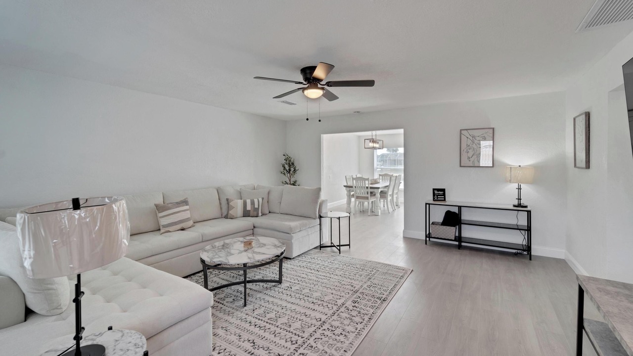 Photo of Livingroom in Bay Crest Park