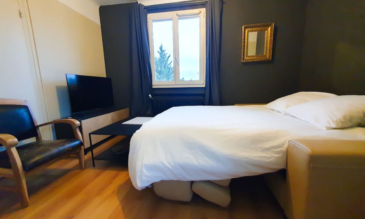Photo of Bedroom in Vaucresson
