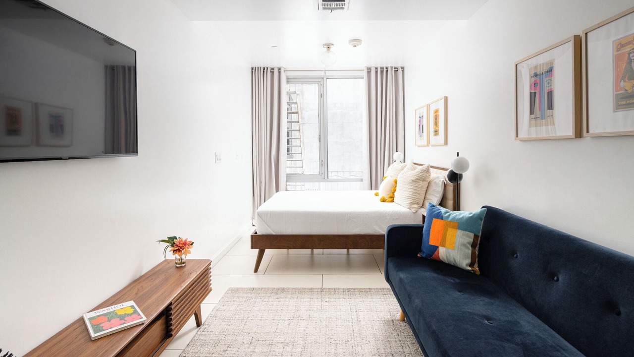 Photo of Livingroom in Midtown East