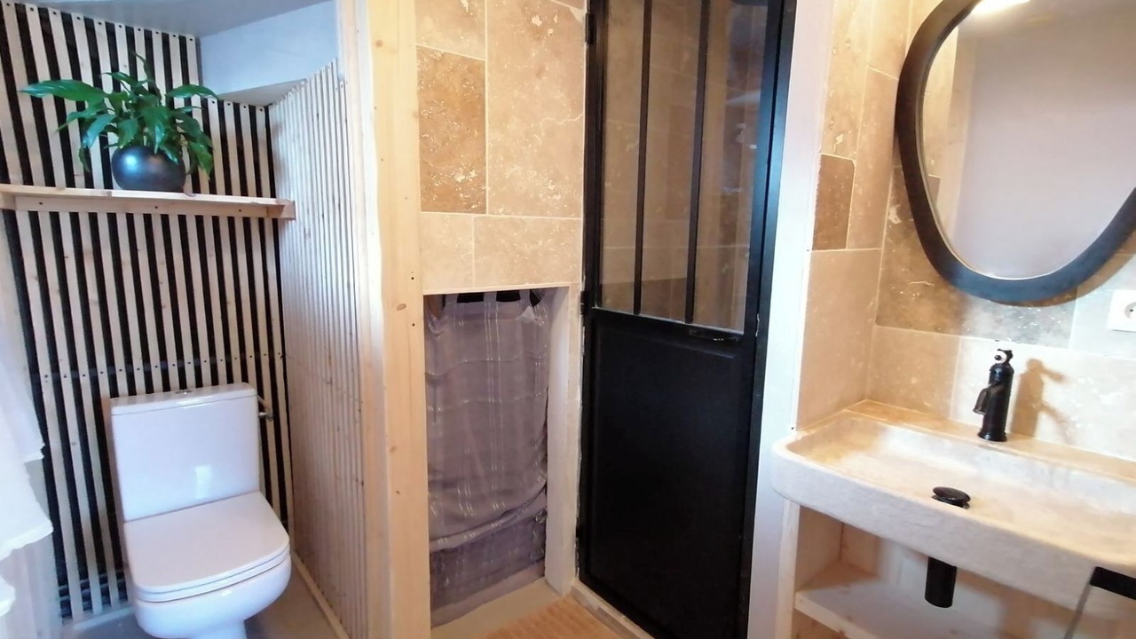 Photo of Bathroom in Regnie-Durette