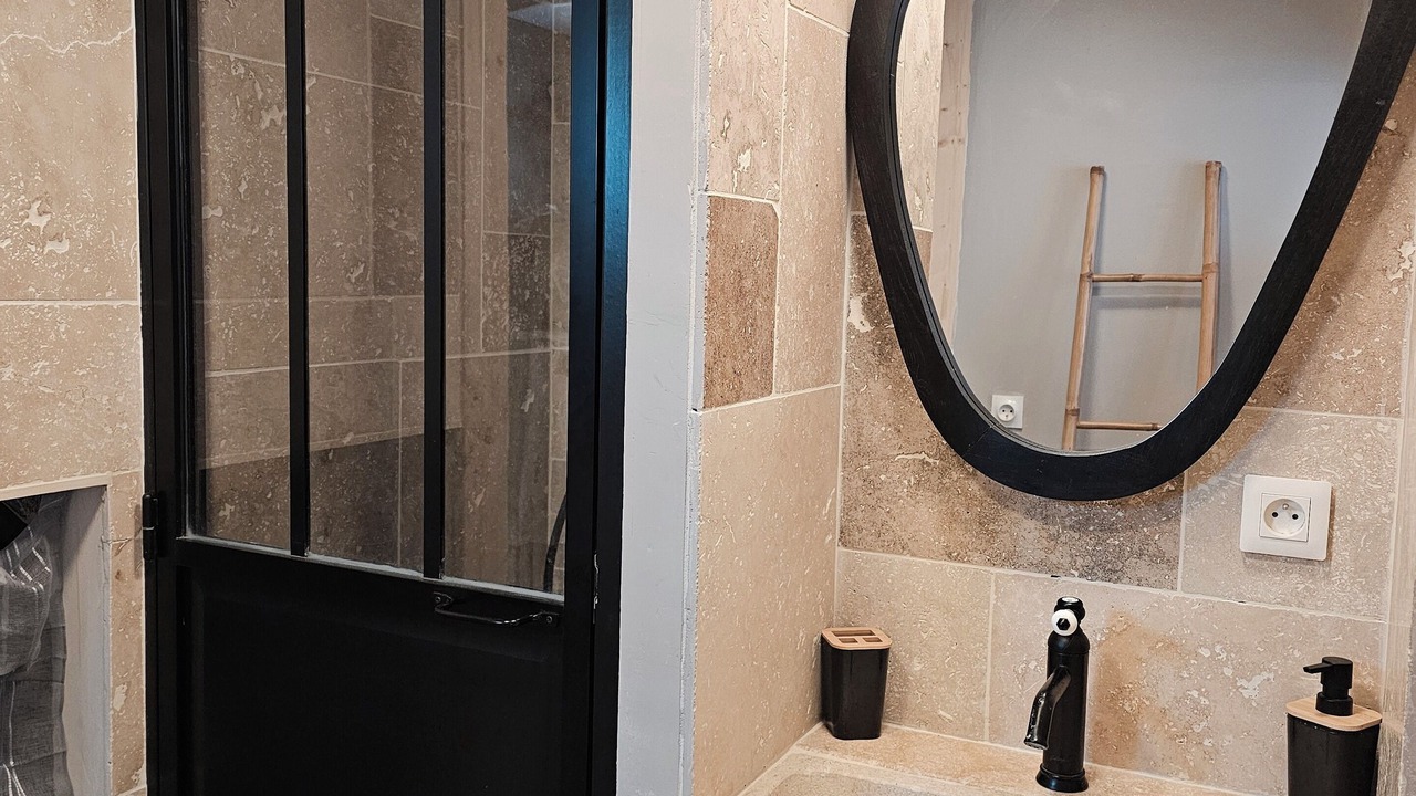 Photo of Bathroom in Regnie-Durette