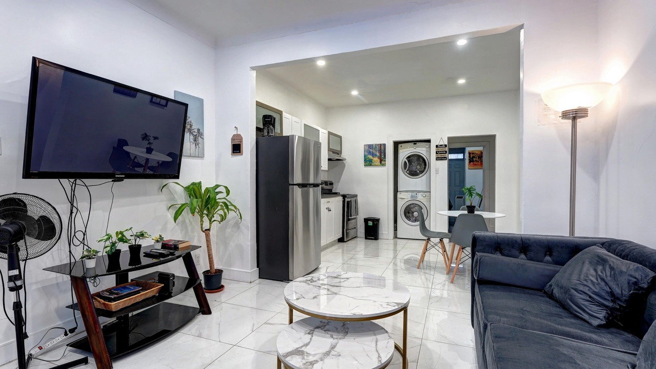 Photo of Livingroom in De Lorimier