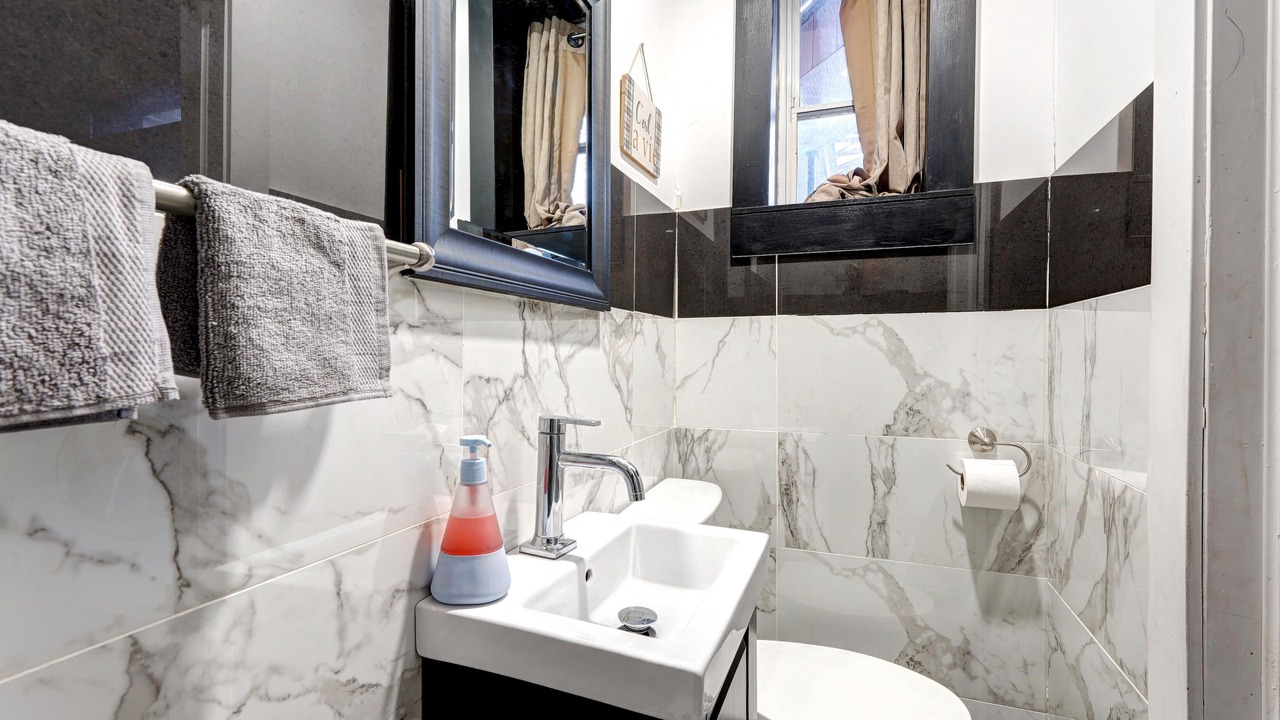 Photo of Bathroom in De Lorimier