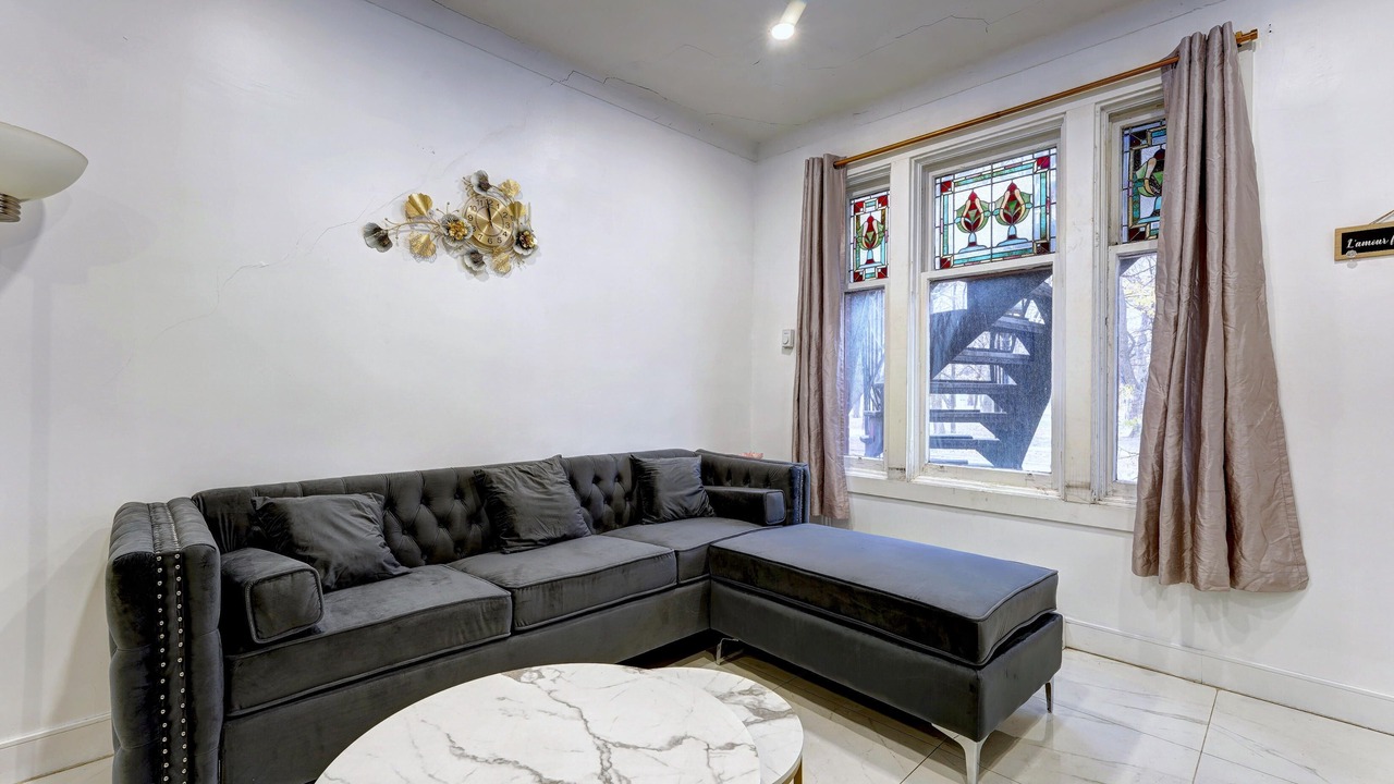 Photo of Livingroom in De Lorimier