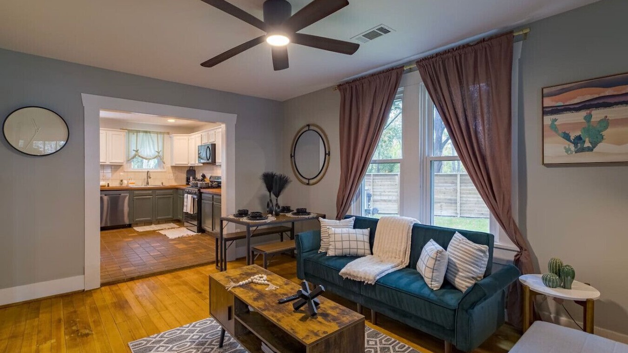Photo of Livingroom in Woodland Heights