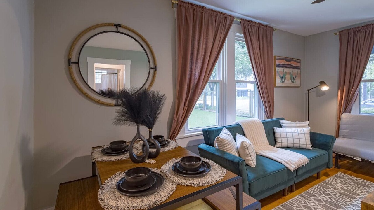 Photo of Livingroom in Woodland Heights