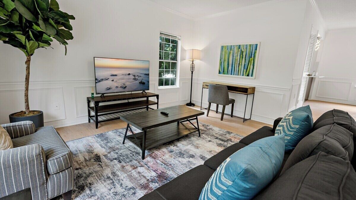 Photo of Livingroom in Reston