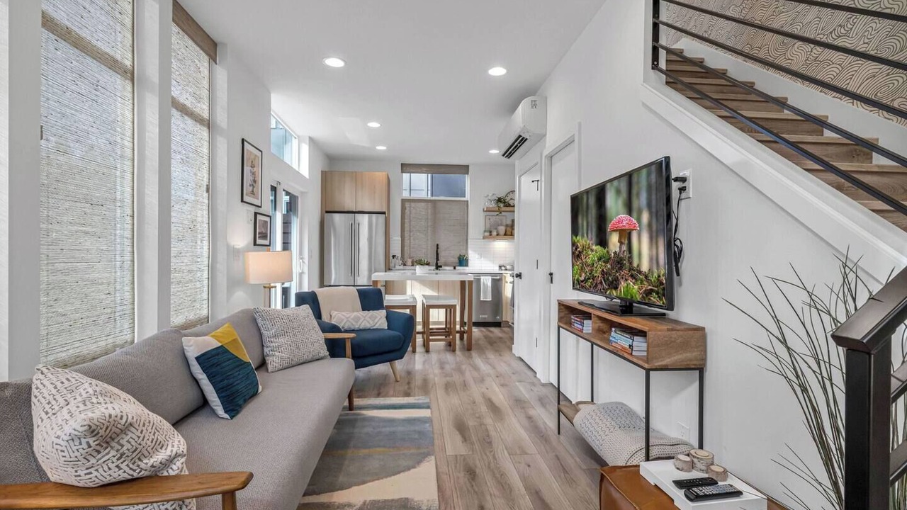 Photo of Livingroom in East Queen Anne