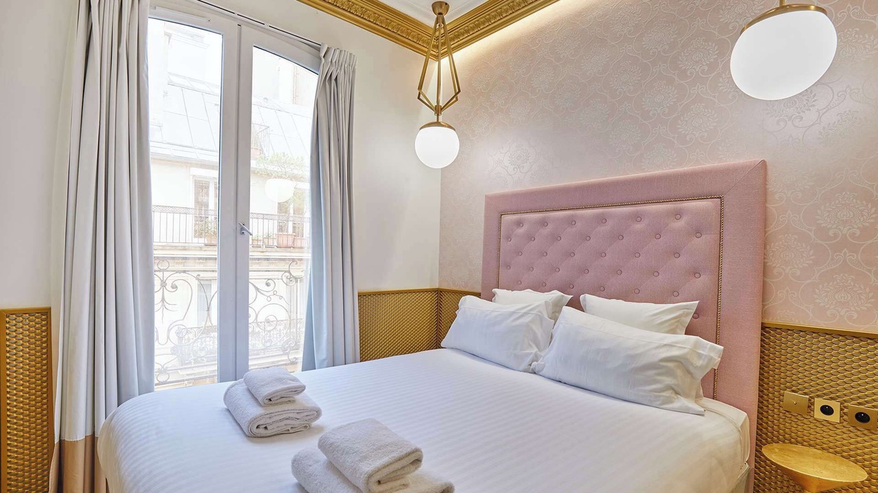 Photo of Bedroom in 8th Arrondissement
