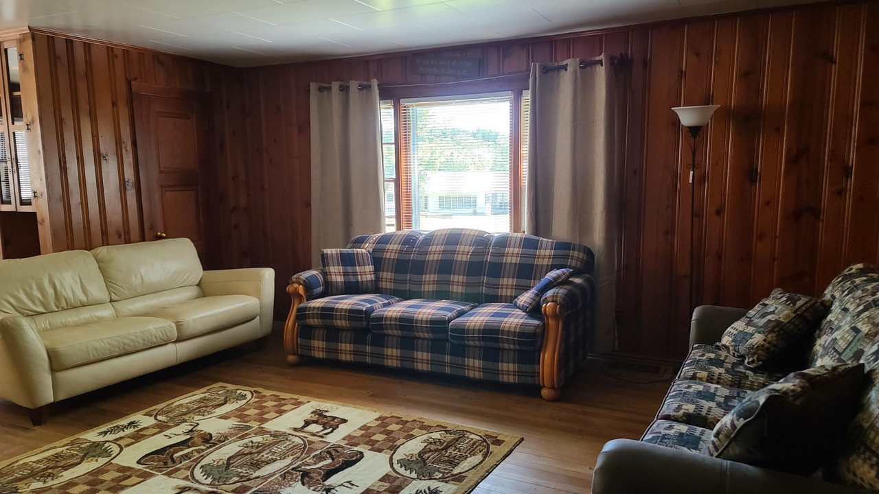 Photo of Livingroom in Hillsboro