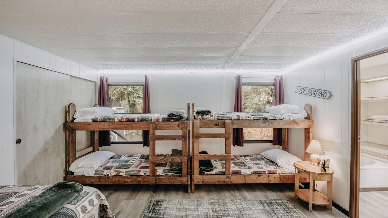 Photo of Bedroom in Maple Falls