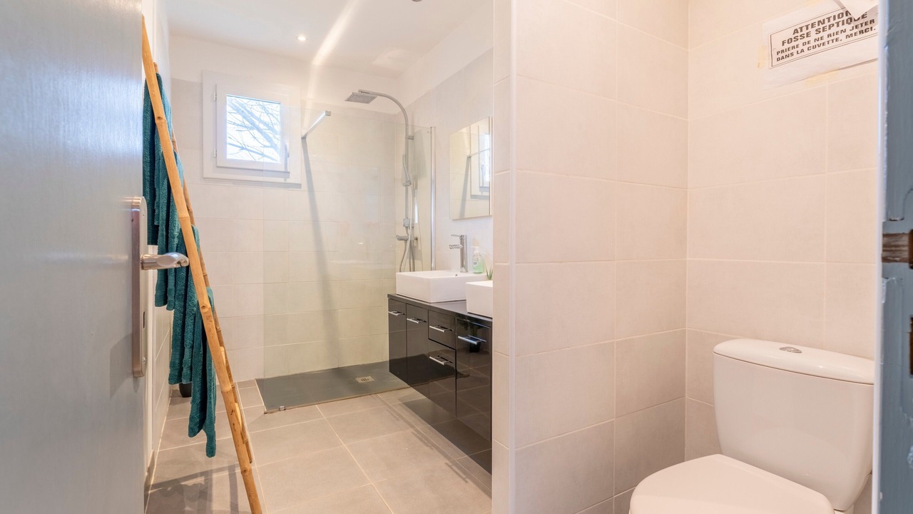 Photo of Bathroom in Beaucaire