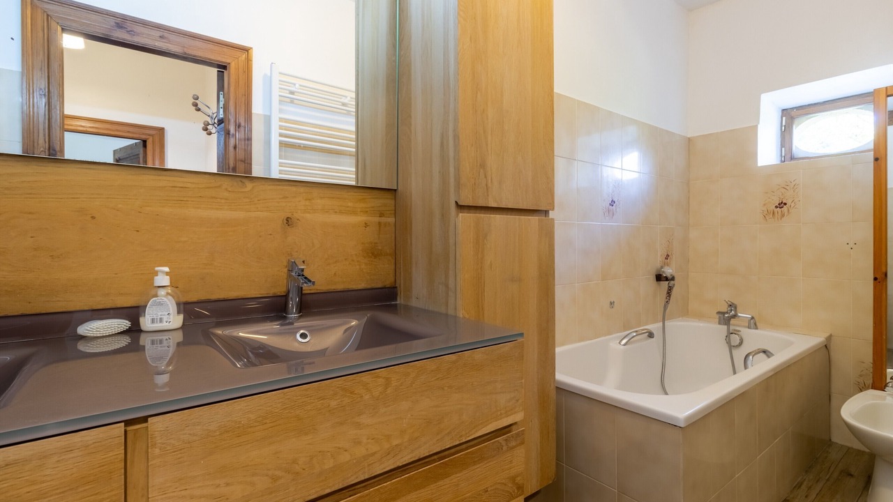 Photo of Bathroom in Sainte-Foy-de-Belves