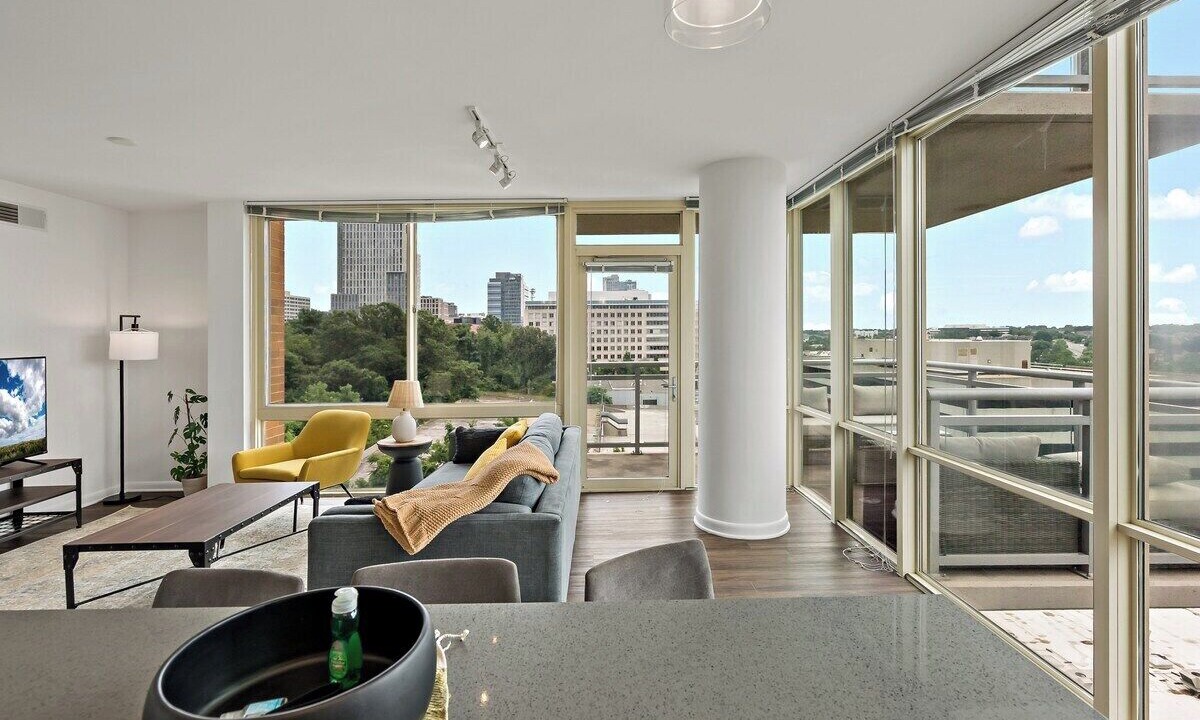 Photo of Livingroom in Tysons