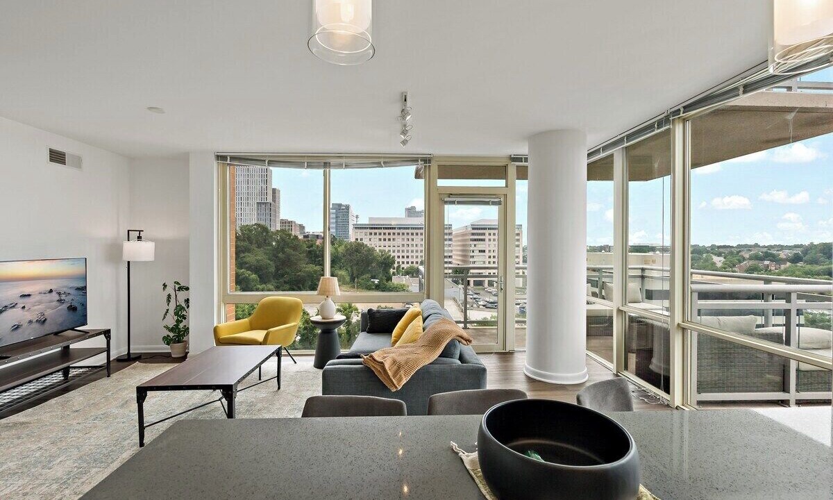 Photo of Livingroom in Tysons