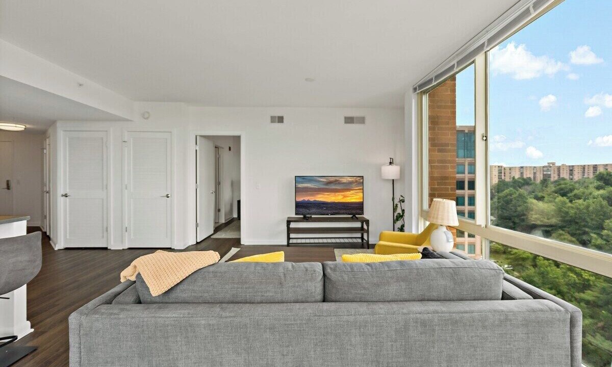 Photo of Livingroom in Tysons